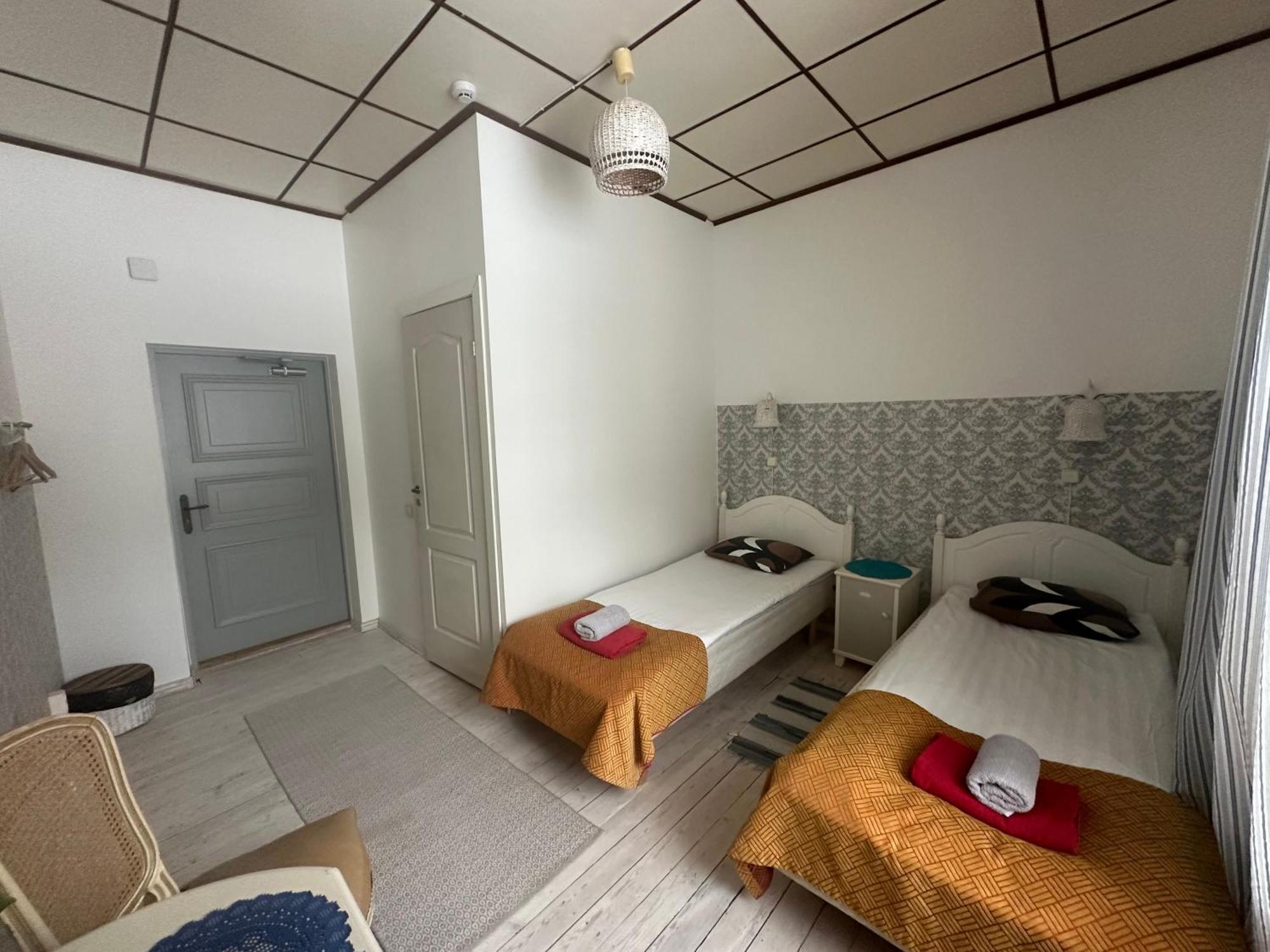 Guesthouse Kadrina Mois Ngoại thất bức ảnh
